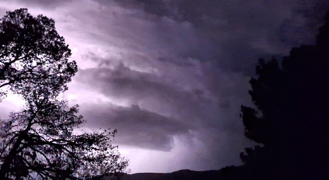 Precaució les pròximes hores, pluges torrencials que podran deixar entre 200-300mm⛈️⛈️⛈️🍁🍁🌧🌧