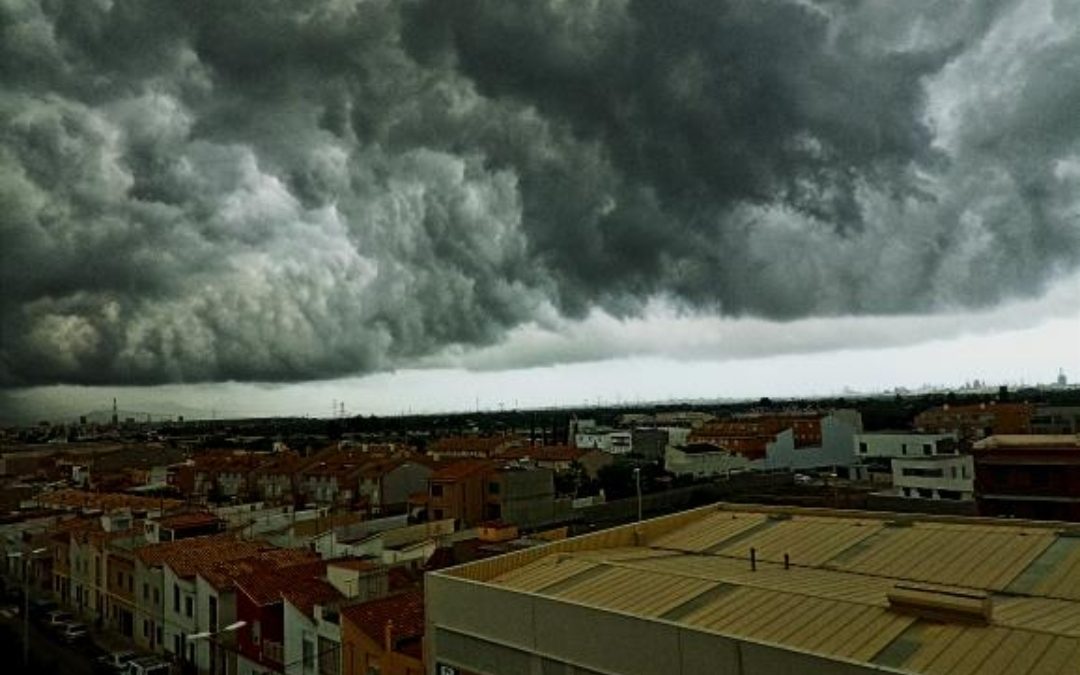 Plou amb força diumenge vaguada i agafa força una entrada freda.