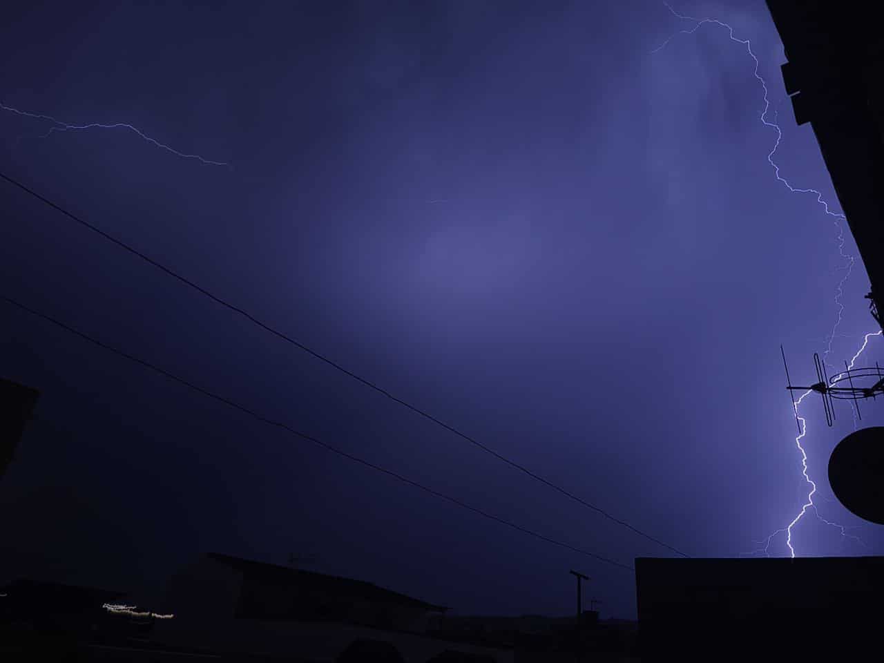 Avís groc per tempestes fortes esta vesprada i vigilància entre diumenge-dilluns.